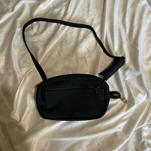 Day Makers Santa Barbara Black Purse Crossover, Shoulder Bag Fanny Pack